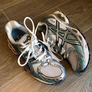 ASICS gel nimbus athletic shoe